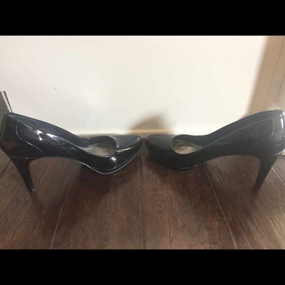 Tahari black patent leather heels - Picture 4 of 8
